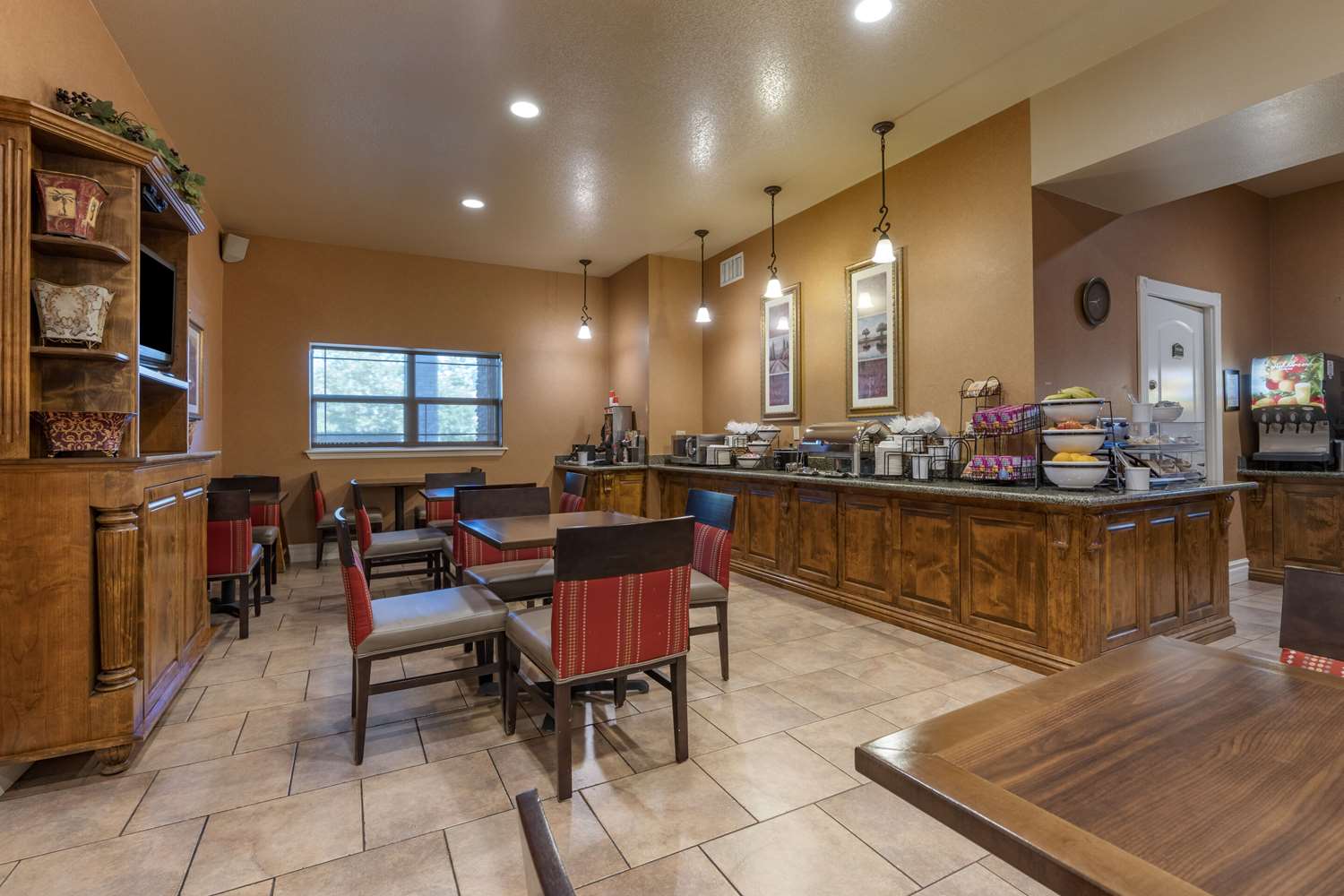 Comfort Inn & Suites Ukiah Mendocino County 27/34