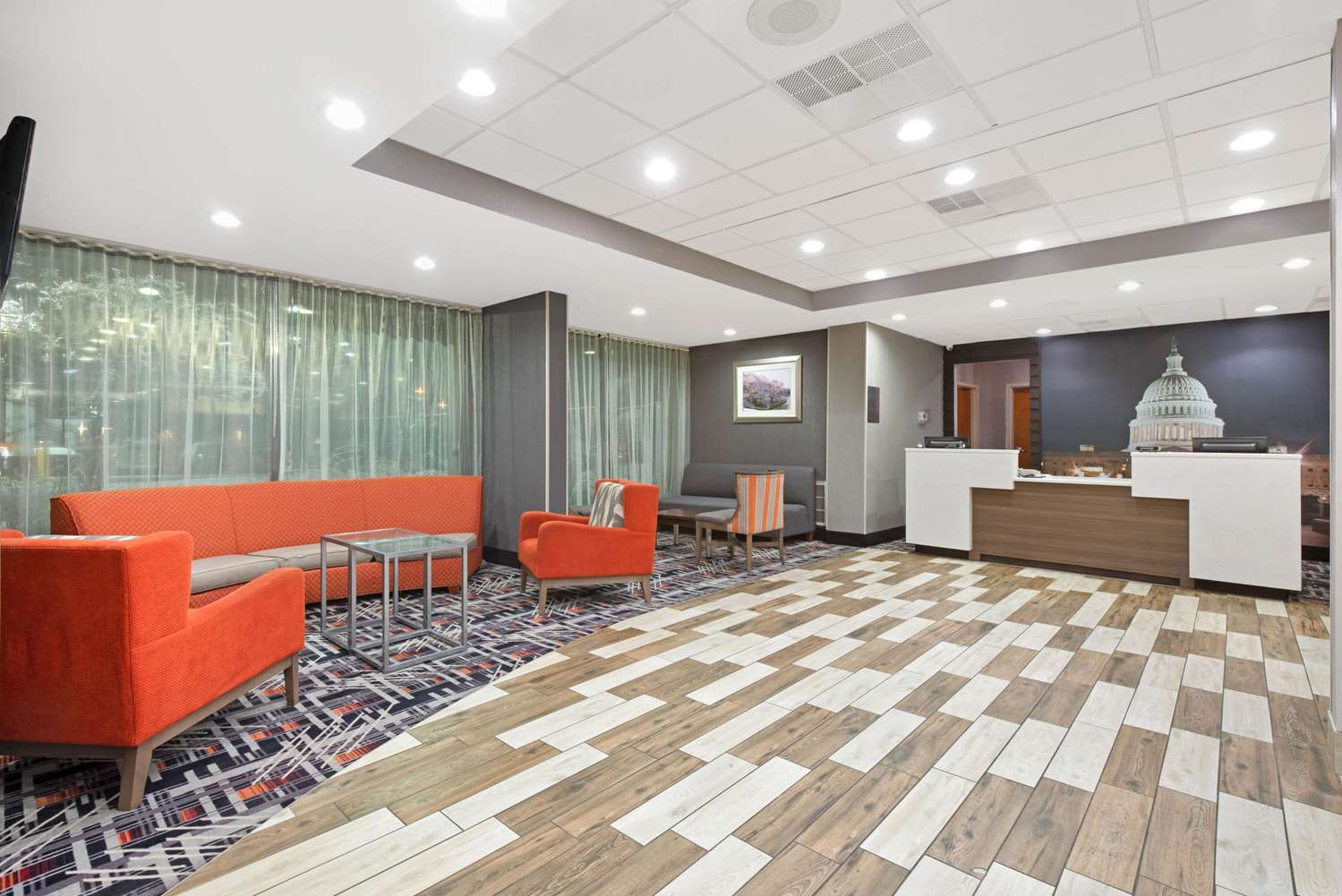 La Quinta Inn & Suites by Wyndham DC Metro Capital Beltway 35/55