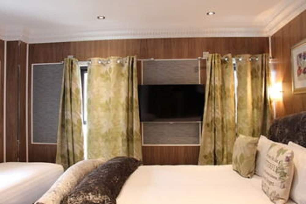 The Cheshire Hotel 6/42