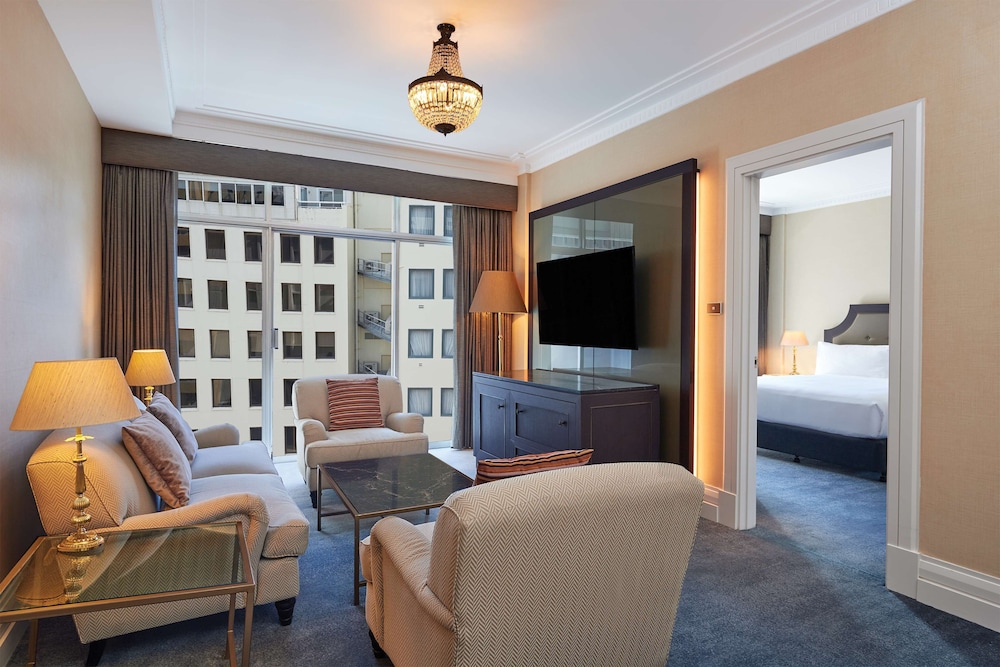Parmelia Hilton 35/65