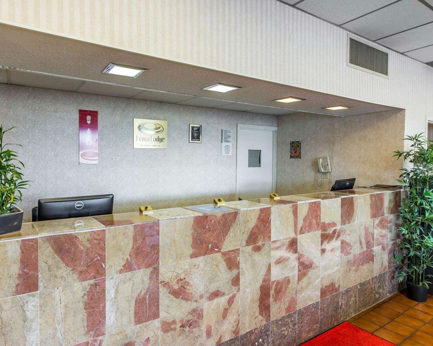 Econo Lodge Calhoun South 1/1