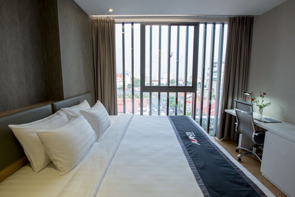 Avanti Hotel 29/38