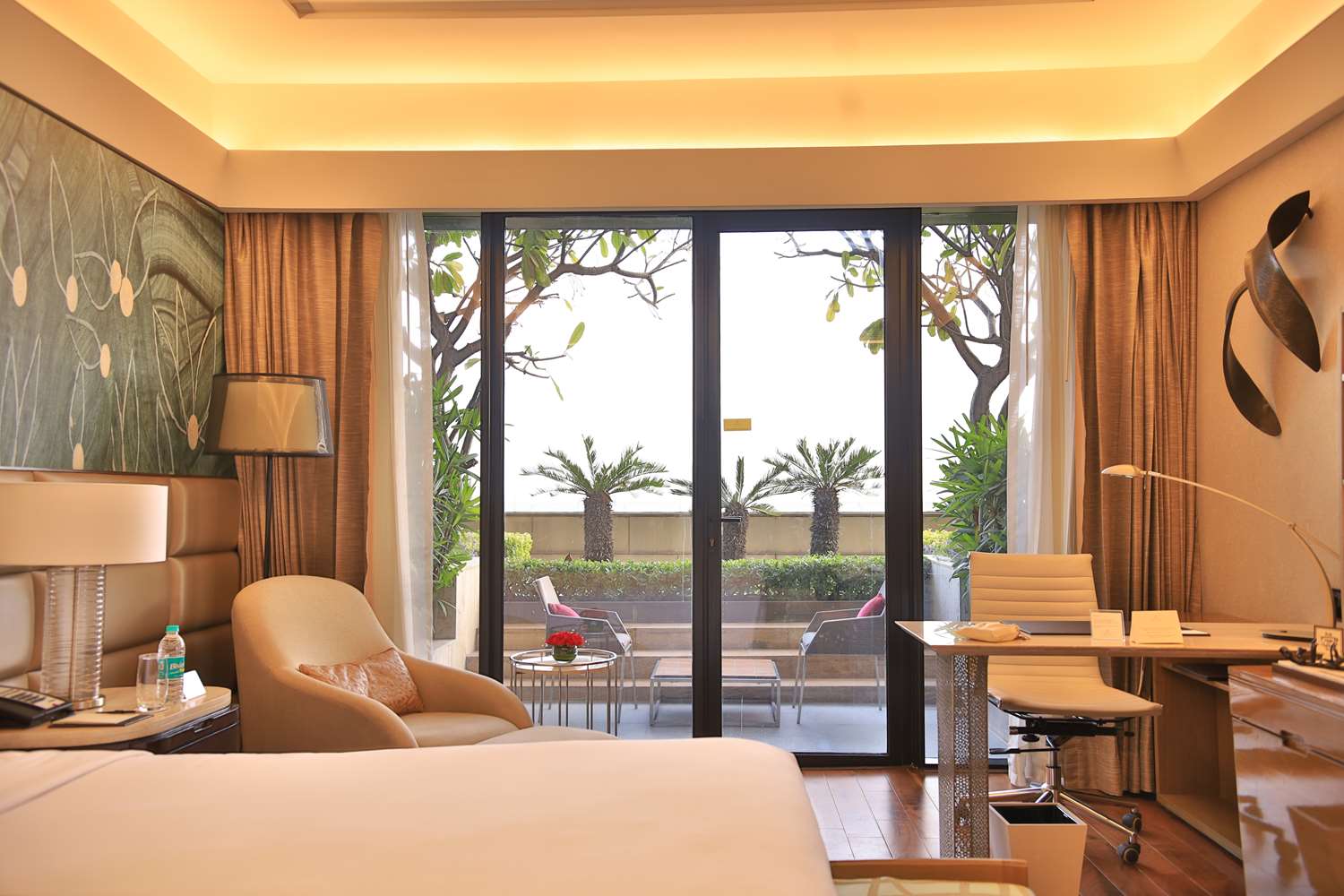 The Leela Ambience Convention Hotel Delhi 38/63