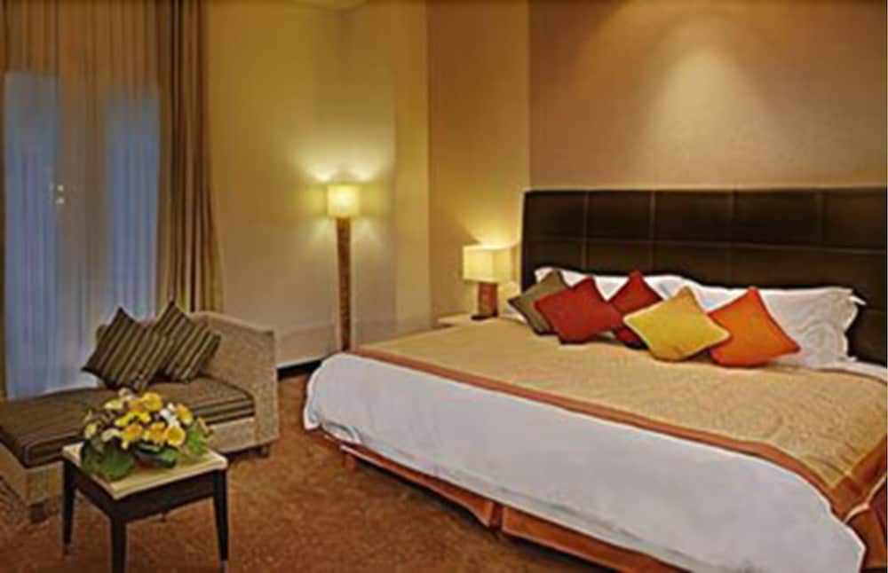 Golden Flower Hotel 13/49