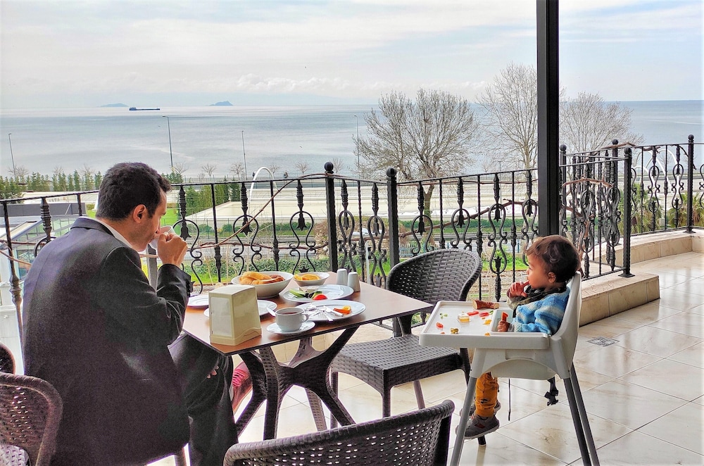 Saruhan Hotel 40/57