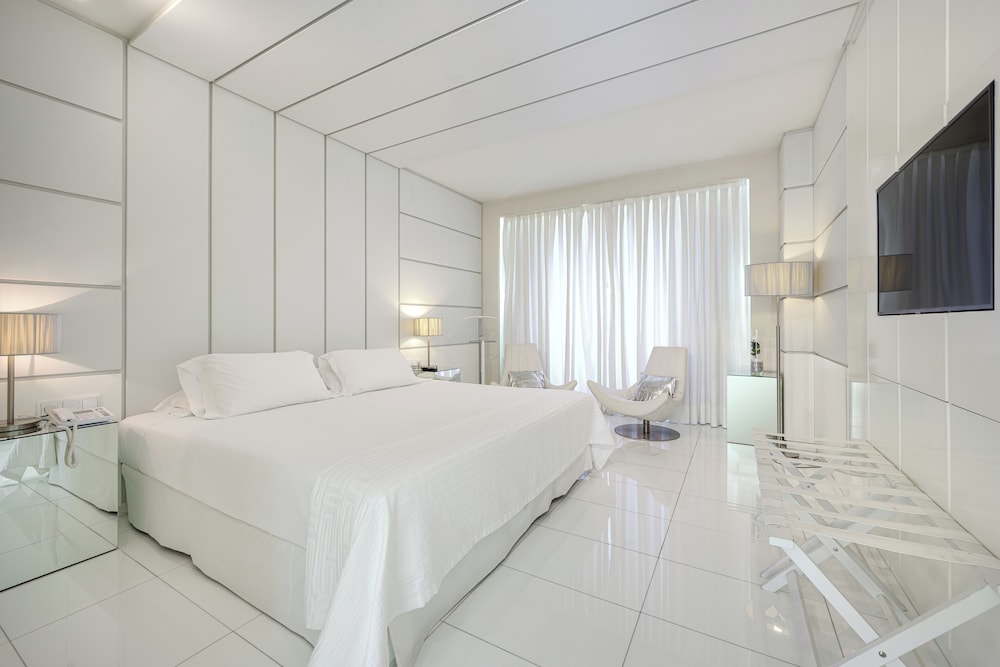 Casablanca, Suite, King Bed