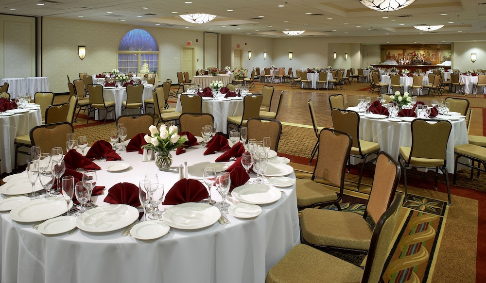 Clinton Inn Hotel Event Center 24/30