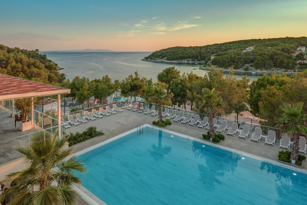 Gava Waterman Milna Resort 8/74