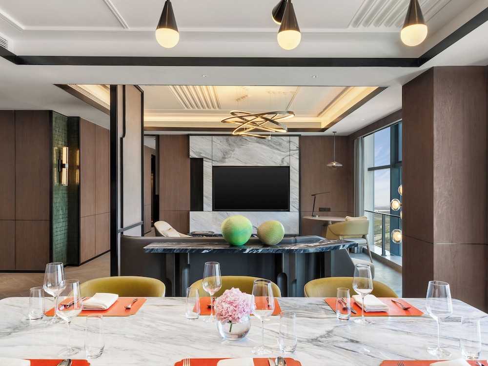 DoubleTree by Hilton Zhengzhou Airport Aerotropolis 35/43