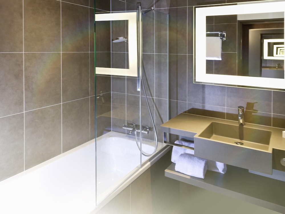 NOVOTEL MASSY PALAISEAU 80/80