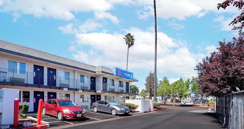 Motel6 Pleasanton, CA 49/63