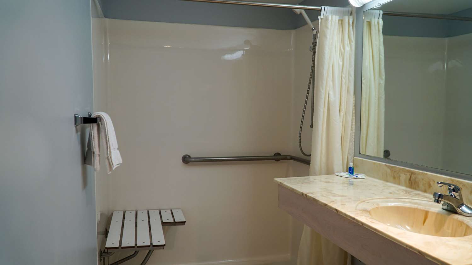 Room, 2 Double Beds, Accessible, Rodeway Inn Beebe AR 3/4