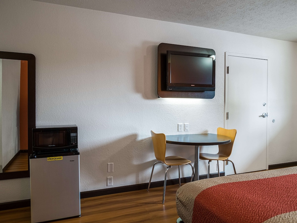 Motel6 Columbus, OH - OSU 47/54