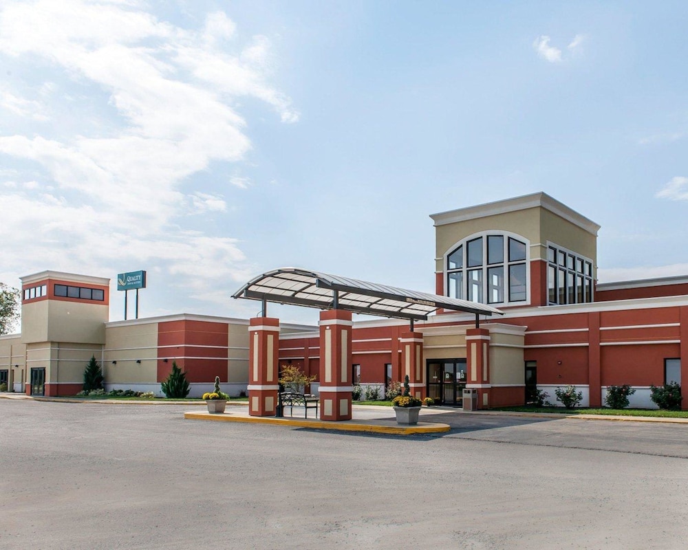 Quality Inn Suites Mattoon 1/39