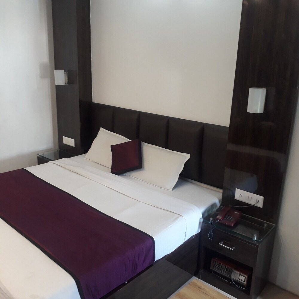 Hotel U. R. 10/40