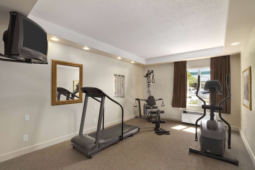 Travelodge By Wyndham Spruce Grove 31/50