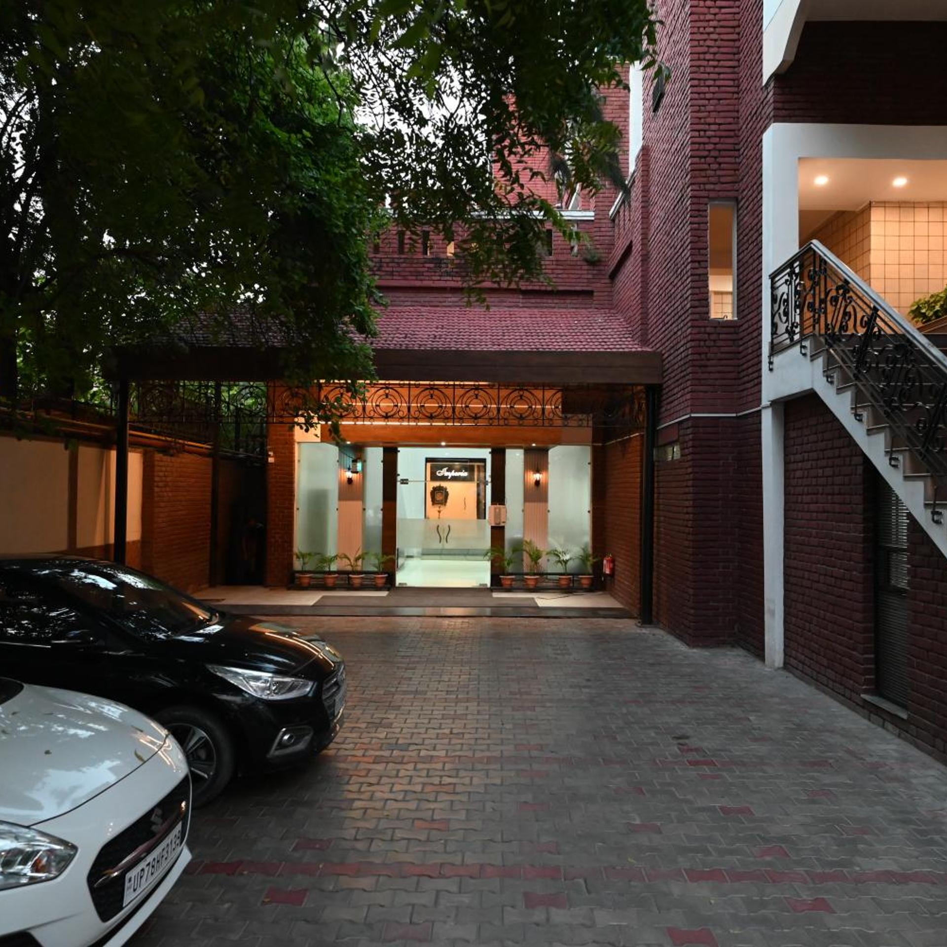 Little Chef Hotel 49/55