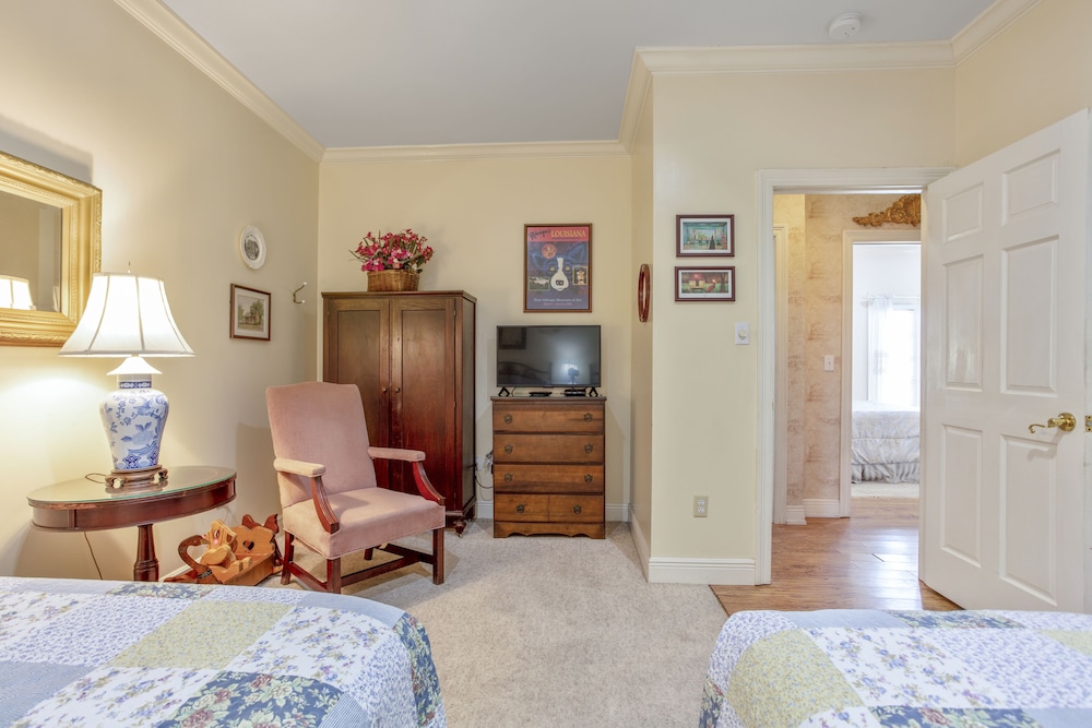 Edgewater Inn 24/51