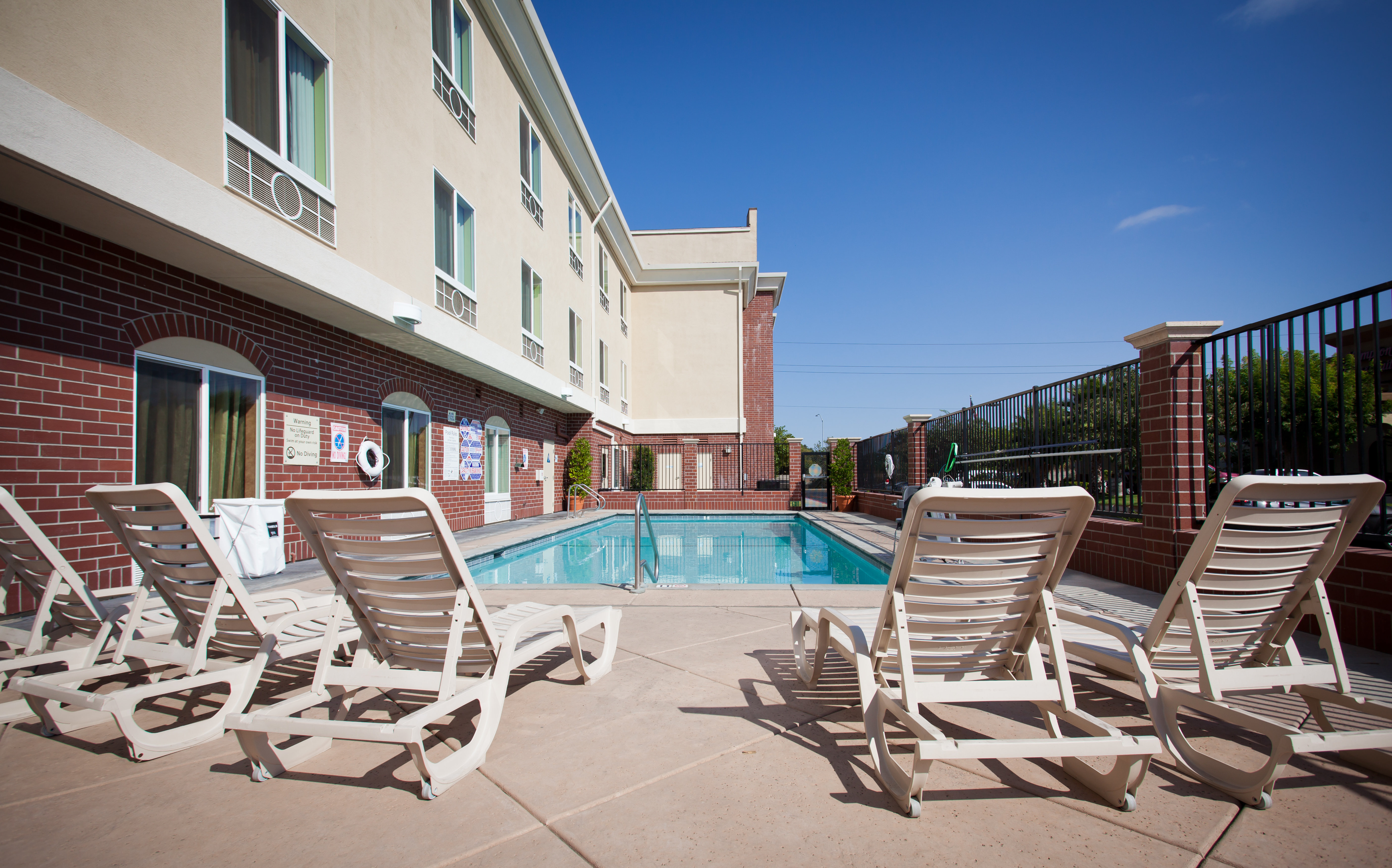 Holiday Inn Express Hotel Suites Sacramento Ne C 75/75