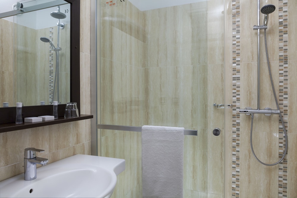 Hotel the Originals Paris Sud Orly Draveil 24/47