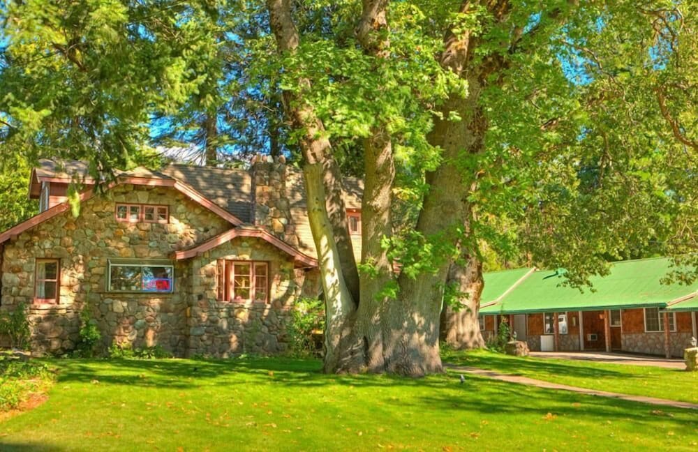 Strawberry Valley Inn 37/38