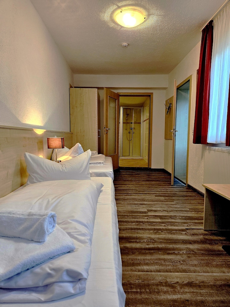 Historisches Hotel Weinrestaurant Zum Grünen Kranz 8/50
