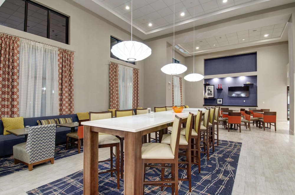 Hampton Inn And Suites Springfield Downtown 32/42