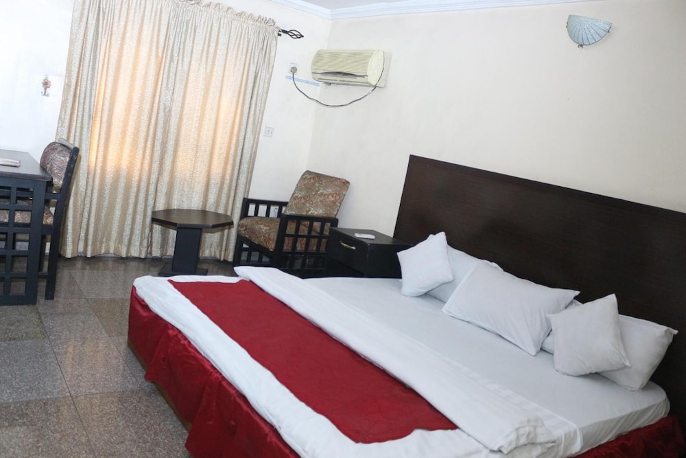 Sissi Hotel 3/17