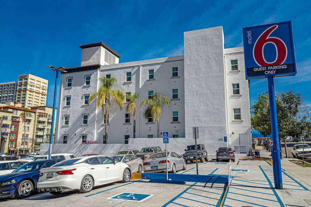 Motel6 San Diego, CA - Downtown 34/50