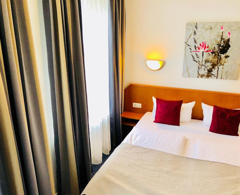 Hotel Condor 5/41