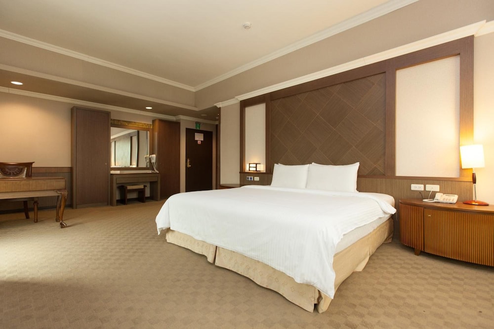 F Hotel Chiayi 10/25