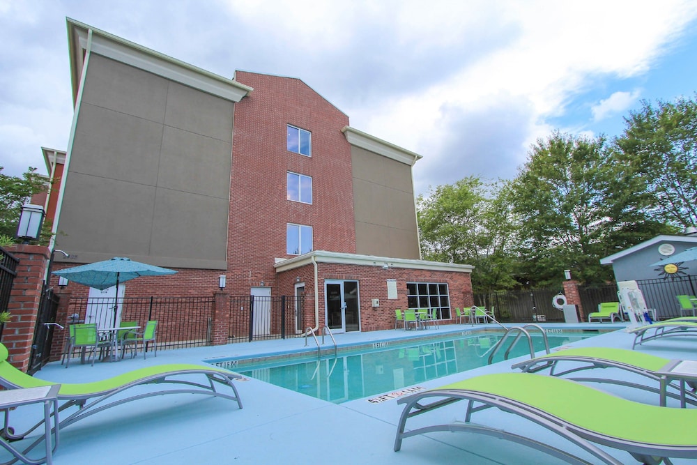 Holiday Inn Express Hotel And Suites Charleston North 3/56