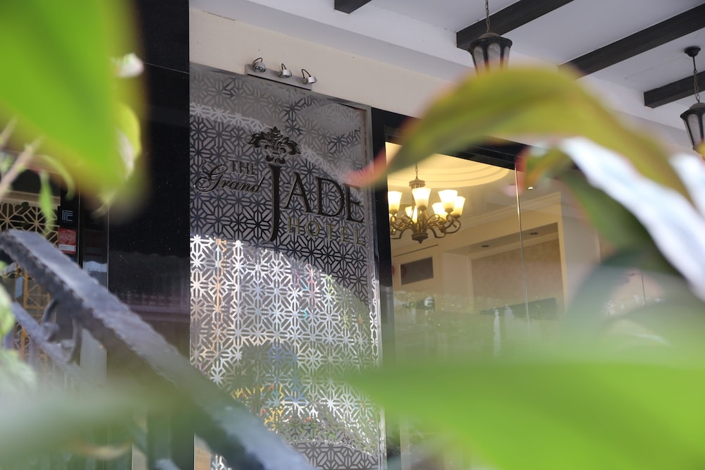 The Grand Jade Hotel 8/59