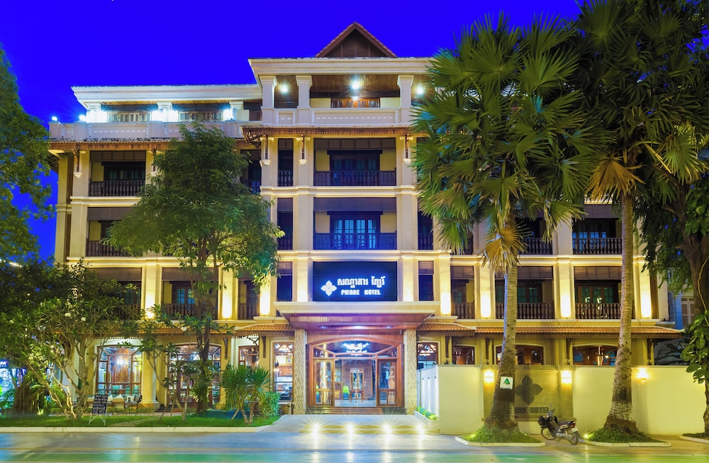 Pierre Hotel 2/64
