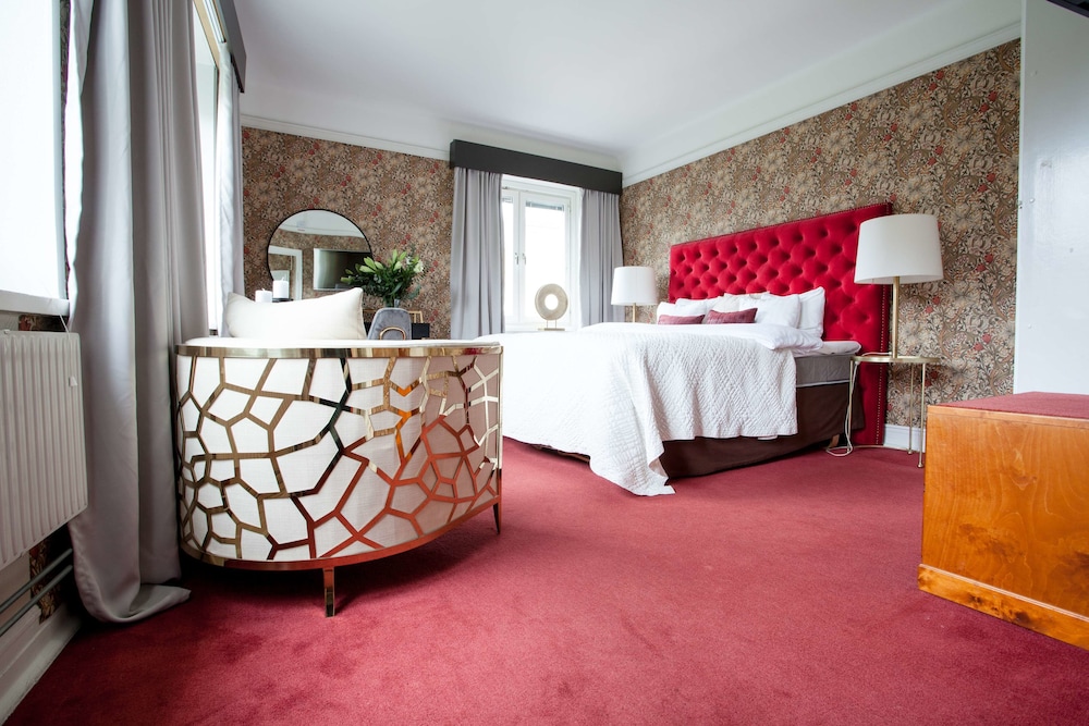 Centric Hotel 2/66