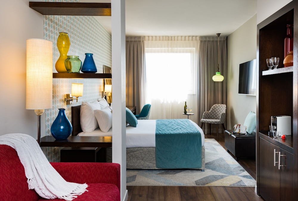 JUNIOR SUITE, CITY VIEW