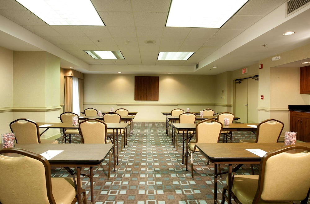 Hampton Inn Pennsville 45/48