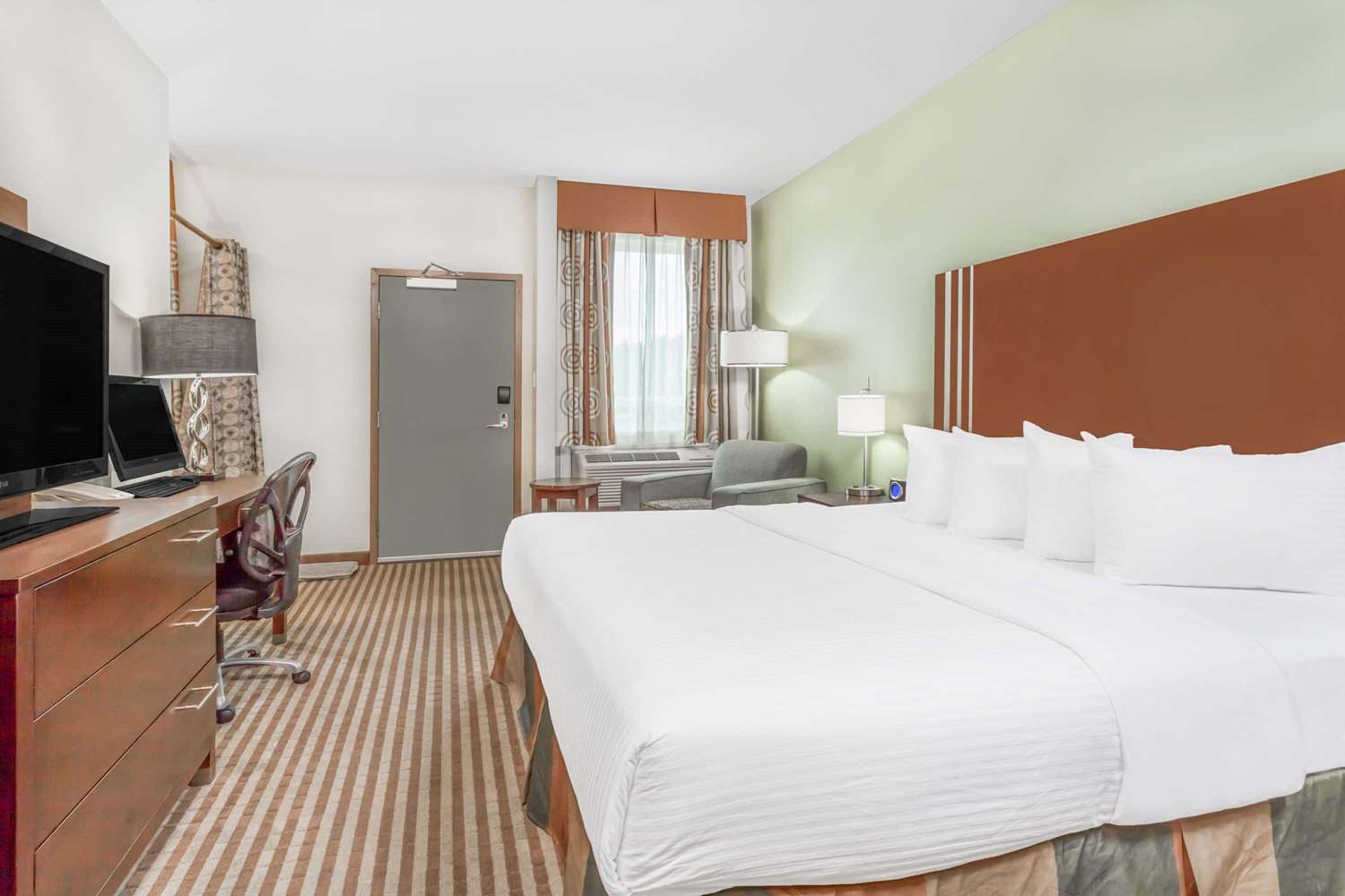 Ramada by Wyndham Carlyle 7/29