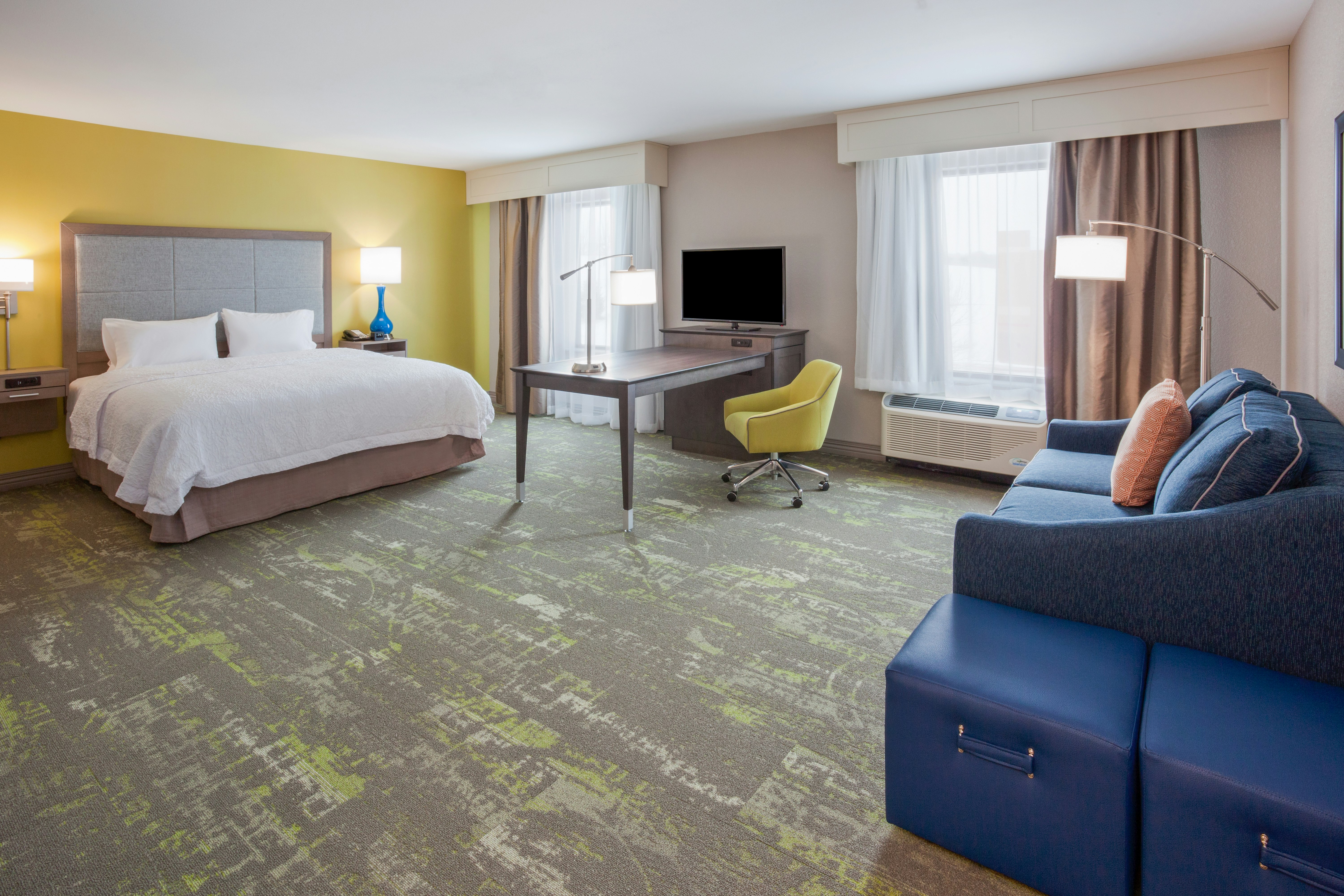 Studio, King Bed, Accessible
