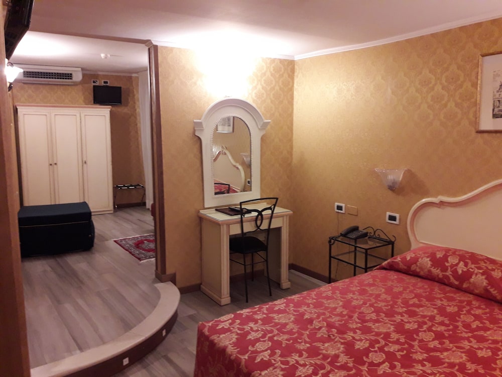 Tintoretto Hotel 27/79