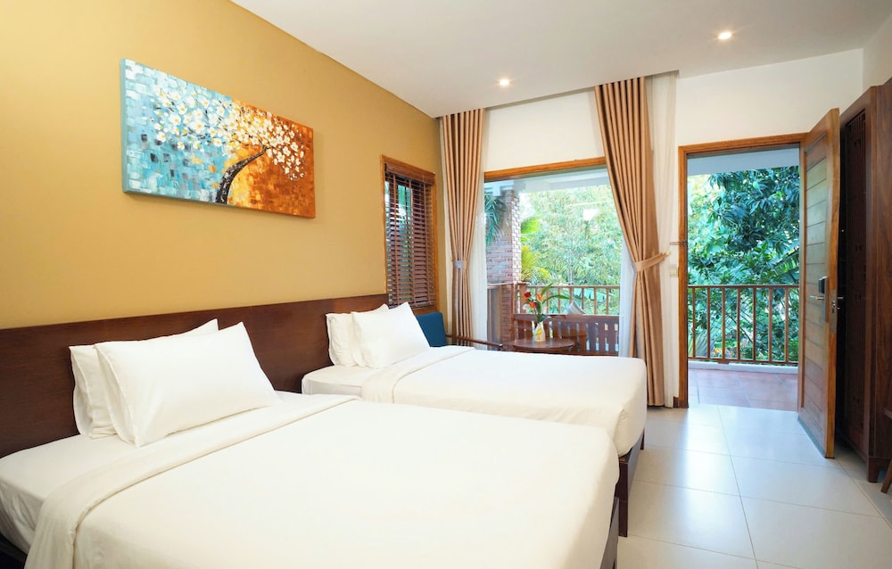 DELUXE, DOUBLE OR TWIN BED, GARDEN VIEW