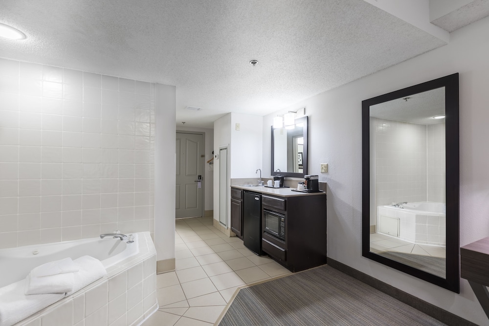 Country Inn & Suites By Radisson Lake Norman Huntersville NC 17/48