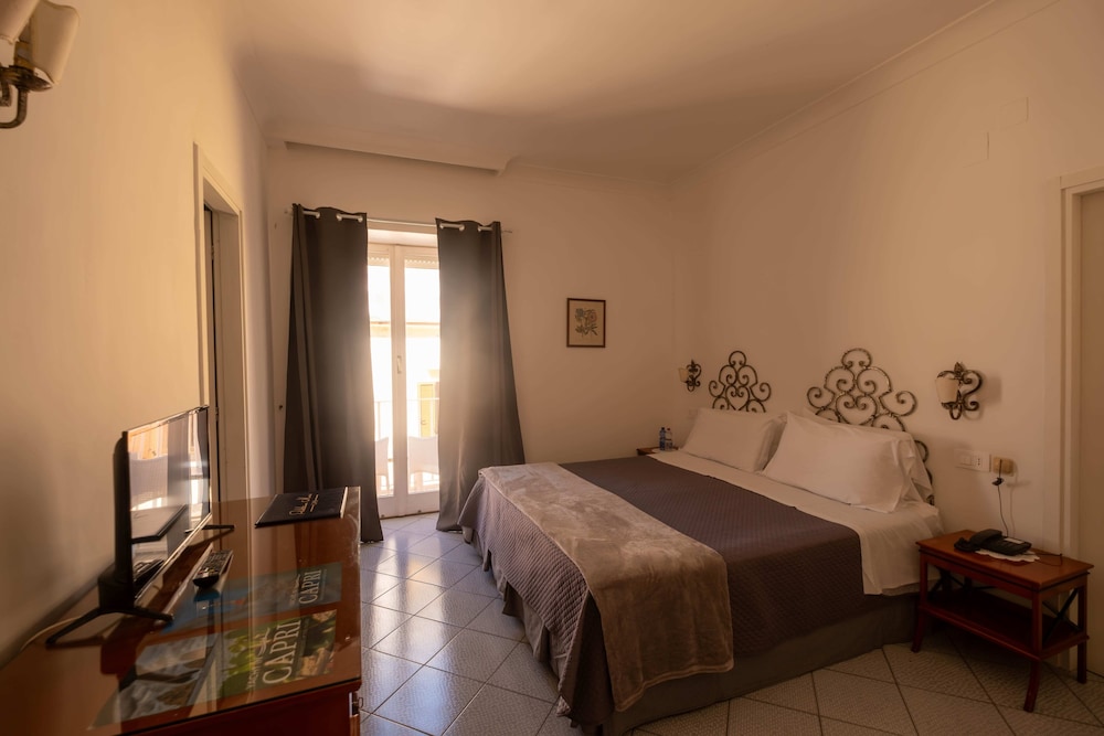 Palatium Mari Hotel 24/75