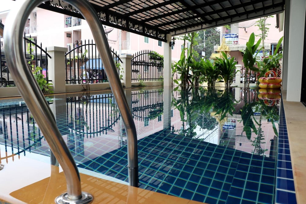 Ploy's Pearl Hotel 26/41