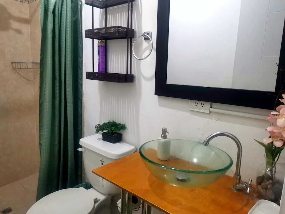 Alojamiento El Salvador Guest House 48/50