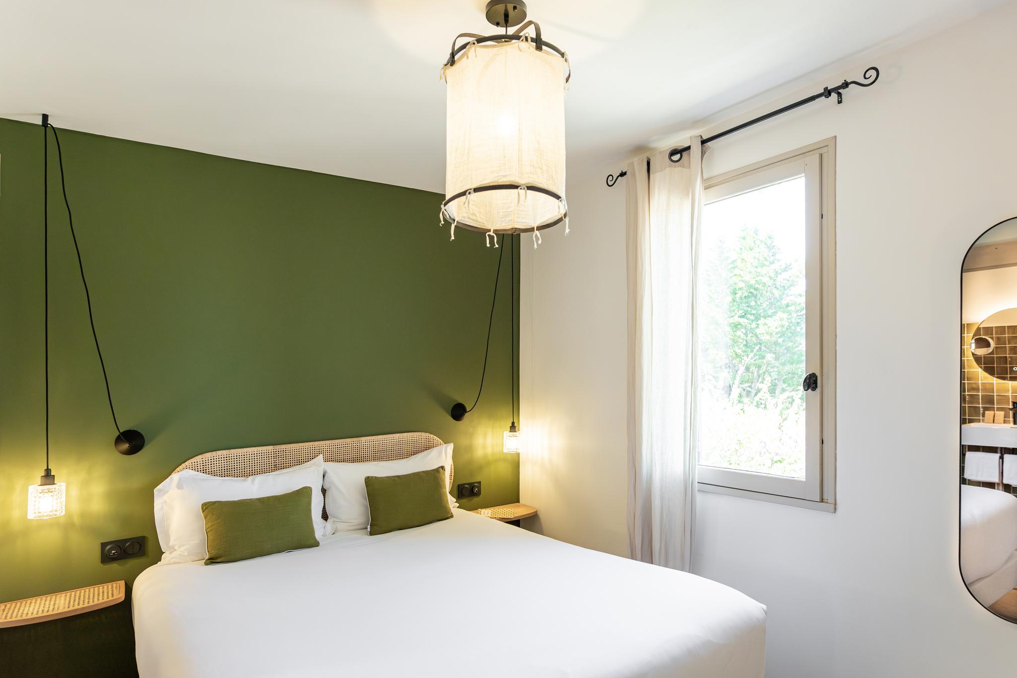 Petite, Double Bed