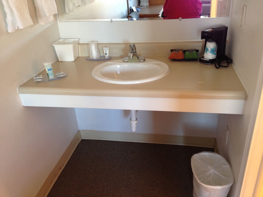 Rodeway Inn and Suites Omak Okanogan 26/30