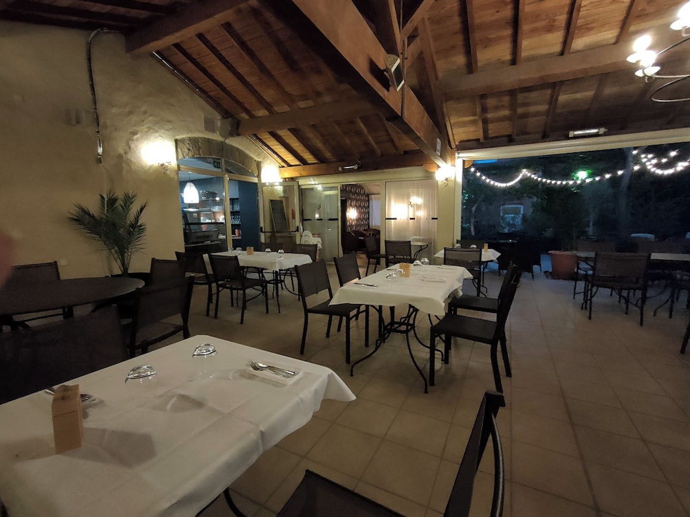 AUBERGE COTE JARDIN 40/56