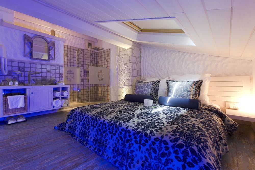 Cella Boutique Hotel 24/44