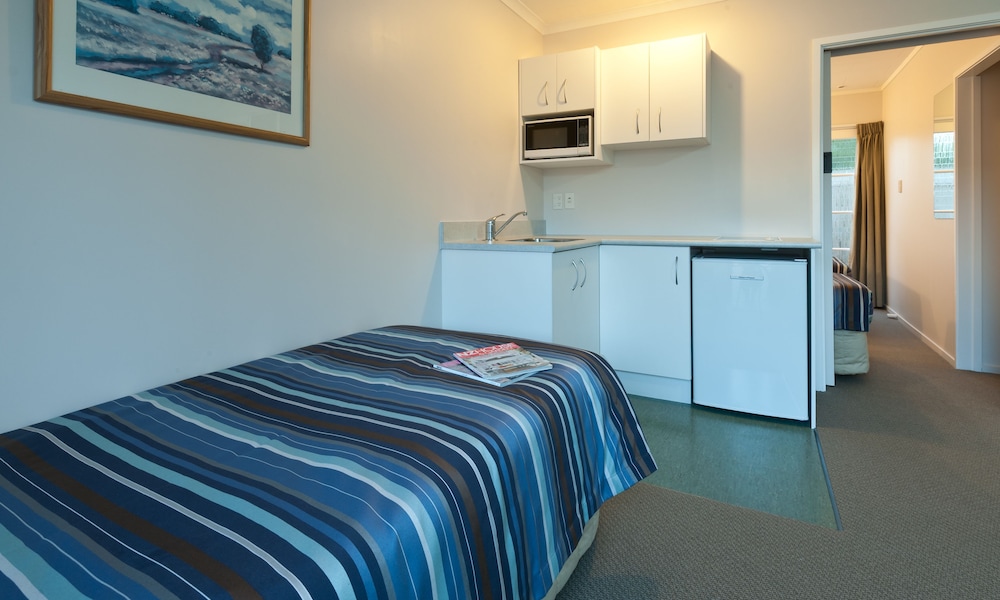 Outrigger Motel 5/38